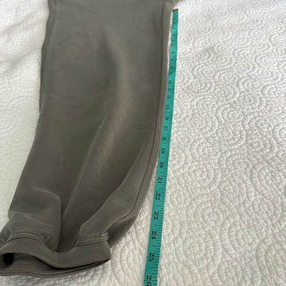 Lululemon Ease of it All V-Neck Jumpsuit
Grey Sage size 4 - Picture 12 of 16